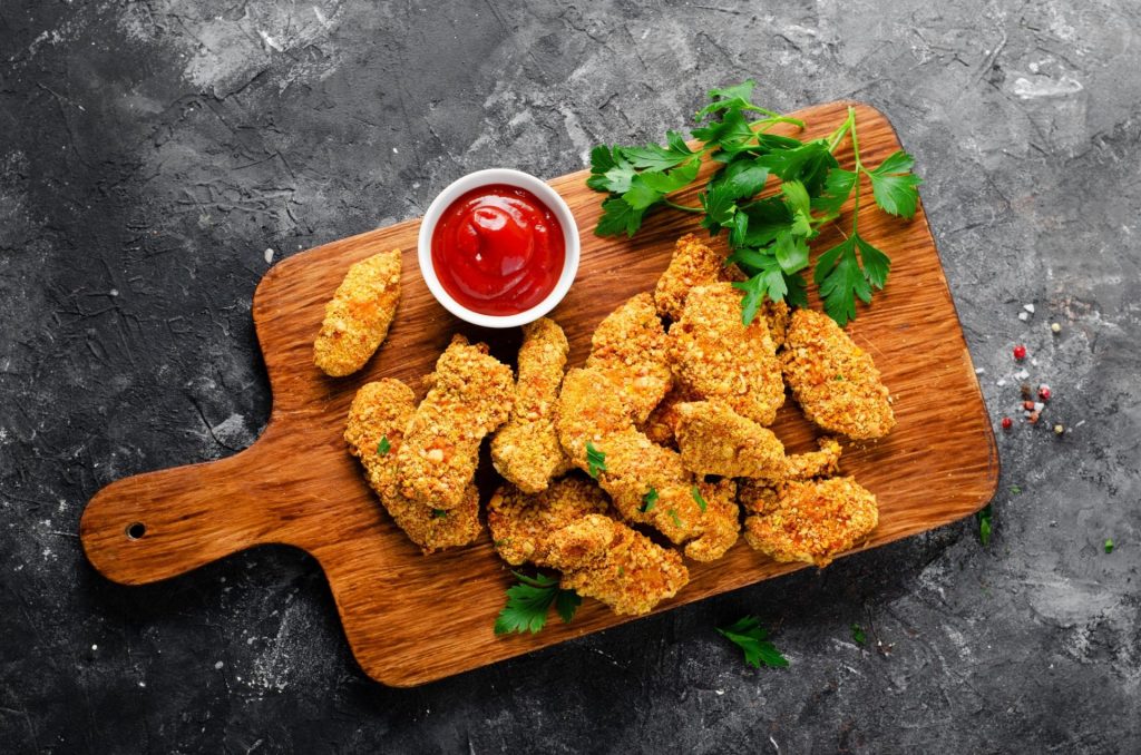 Nuggets de pollo con ketchup